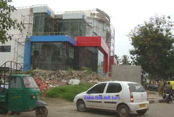 1left turn.jpg (47678 bytes)